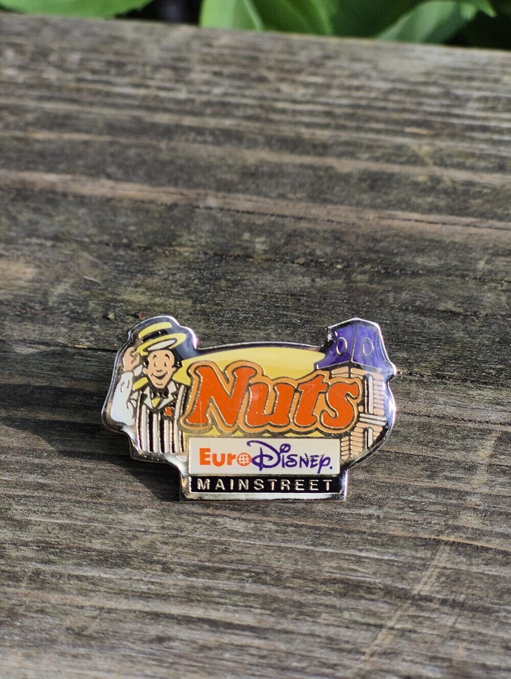 Euro Disney "Nuts" Enamel Pin Main Street Read Listing For Better Price - Picture 16 of 17